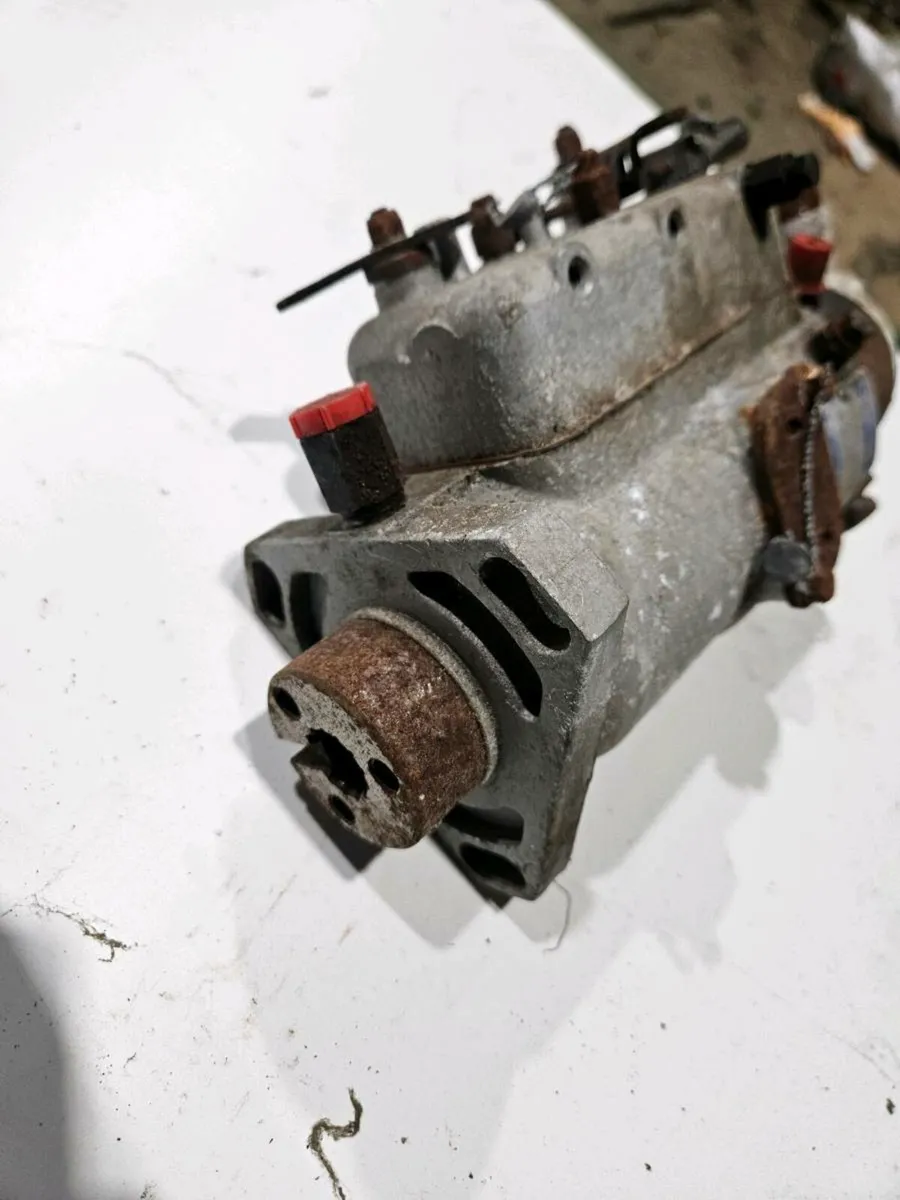 Perkins Injector pump and injectors new - Image 4