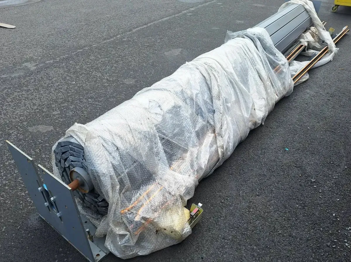 Roller door / Garage door 13ft wide x 16ft high - Image 3