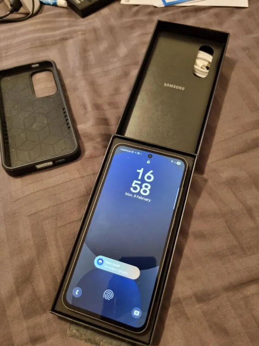 Samsung galaxy S24 fa 128GB - Image 1