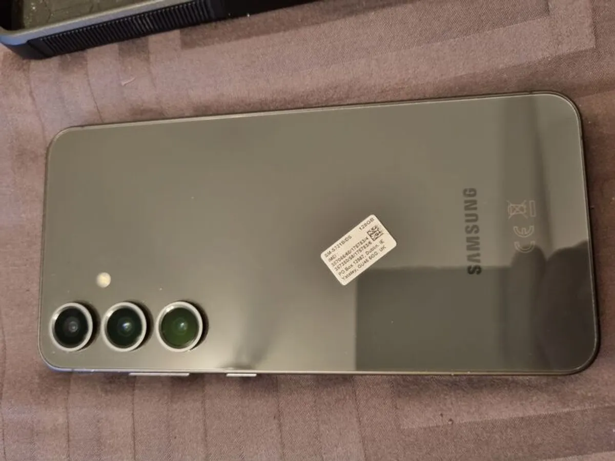 Samsung galaxy S24 fa 128GB - Image 3