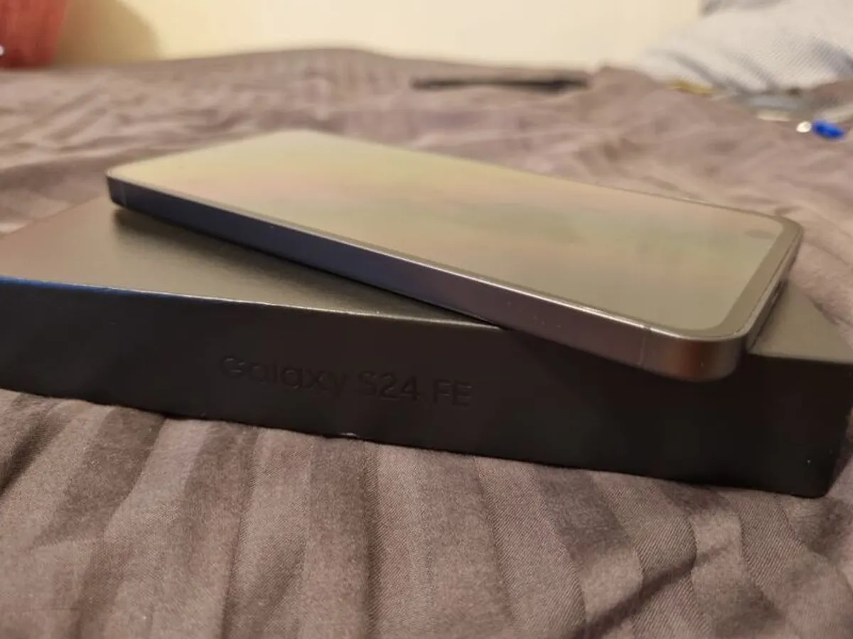 Samsung galaxy S24 fa 128GB - Image 4