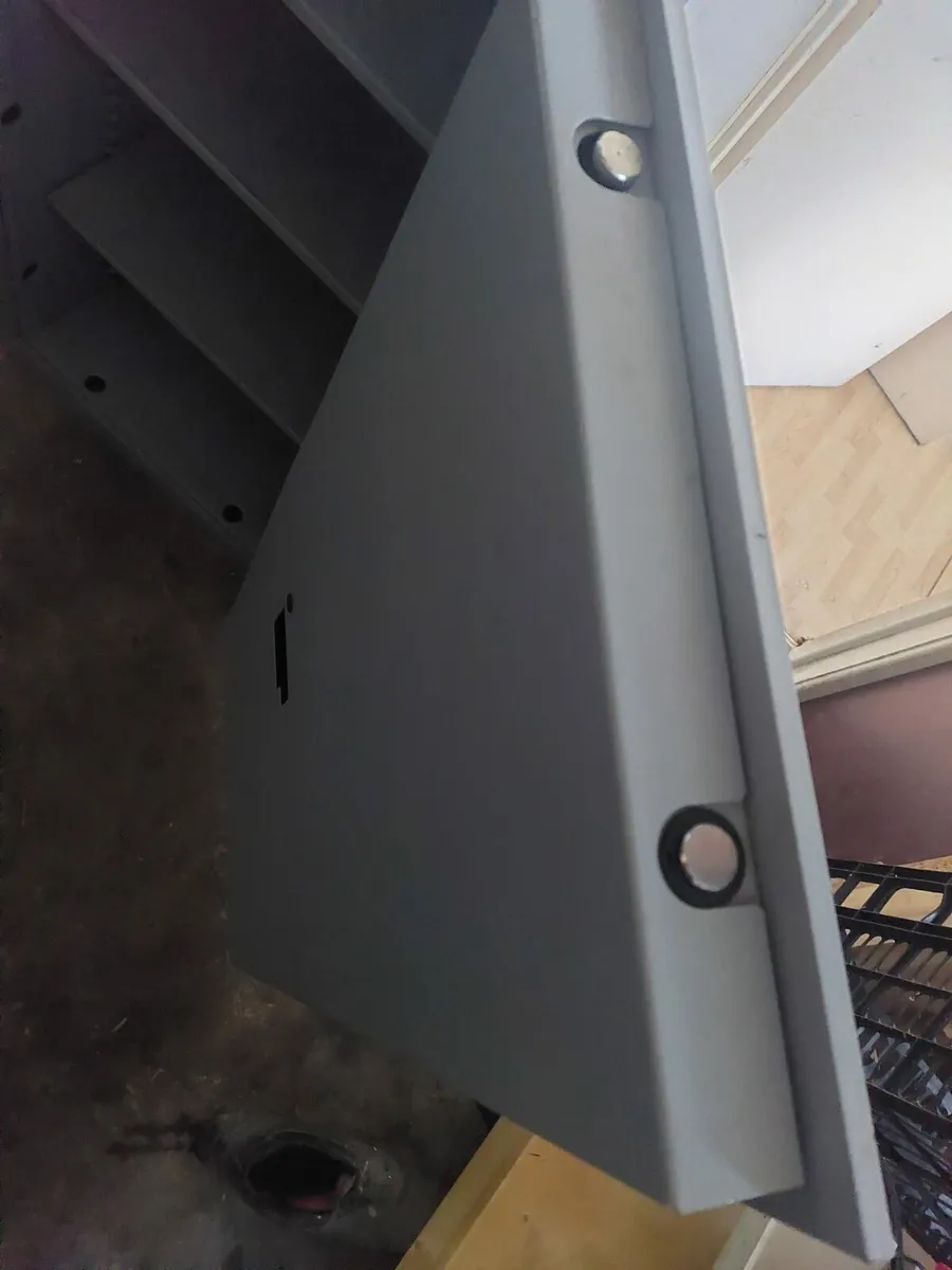 Large safe fire resiste - Image 2