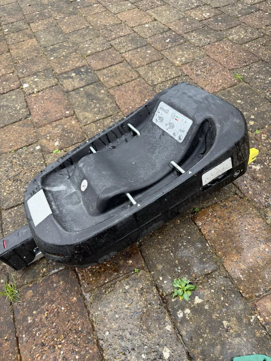 Silver cross car seat and isofix base - Image 4