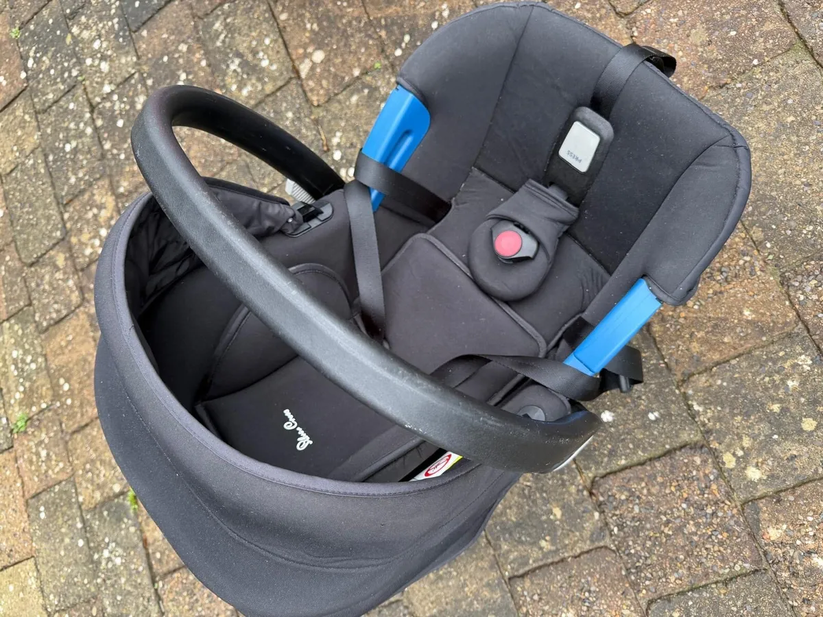 Silver cross car seat and isofix base - Image 2