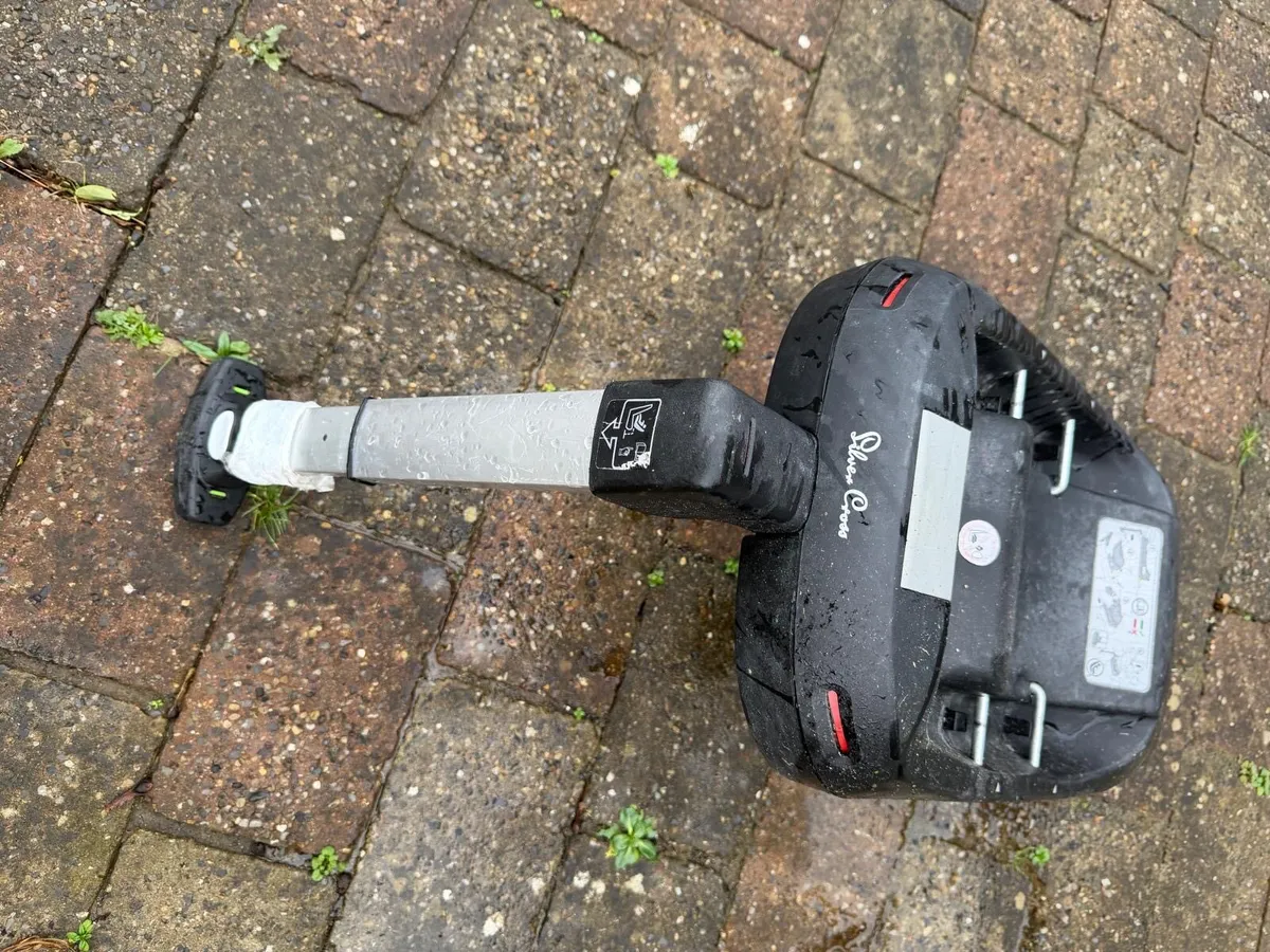 Silver cross car seat and isofix base - Image 3