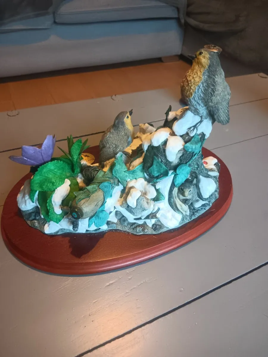 Wildlife figurine centrepiece - Image 2