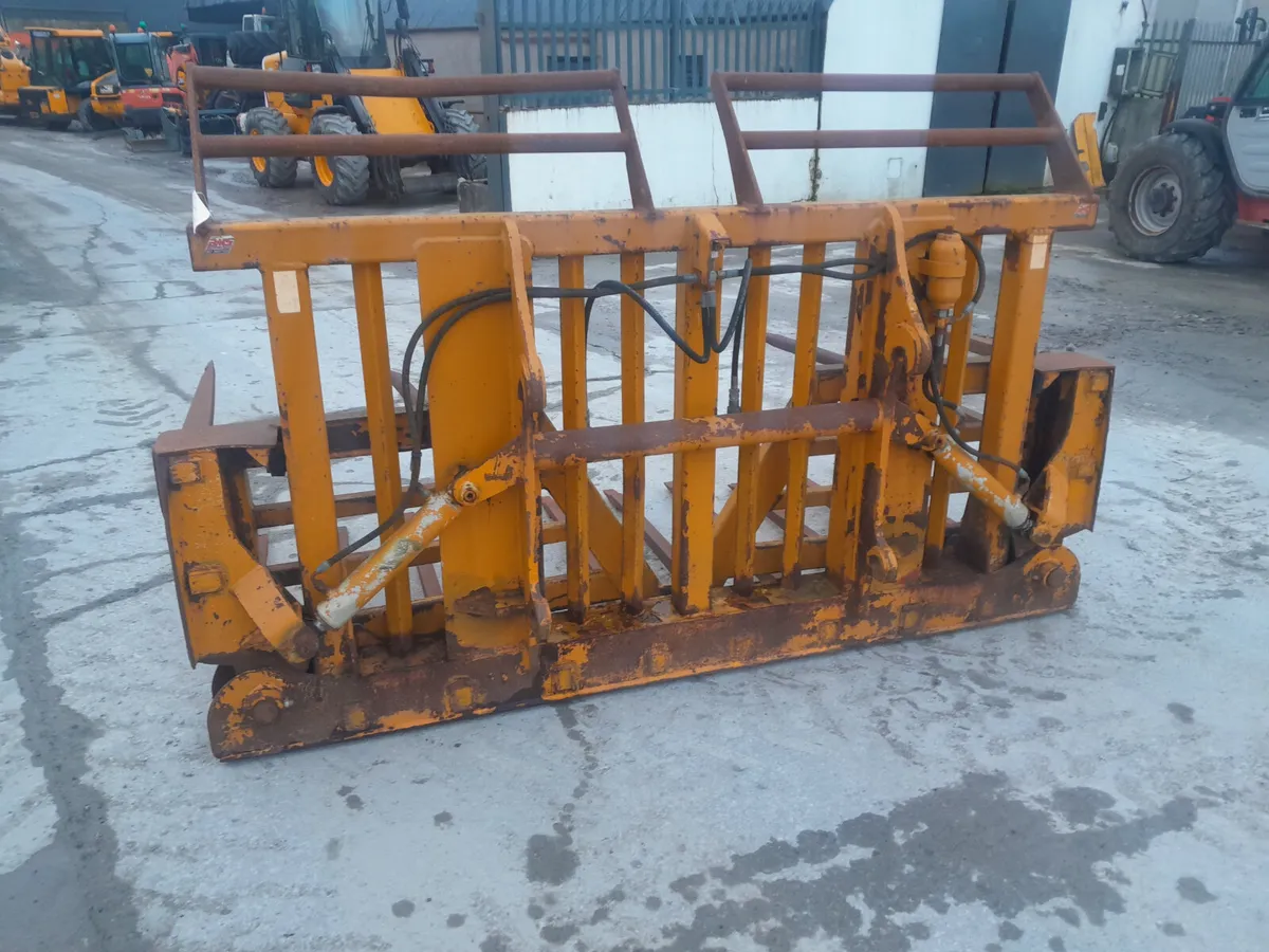 Silage Fork OCE 12' Used (18096) - Image 4