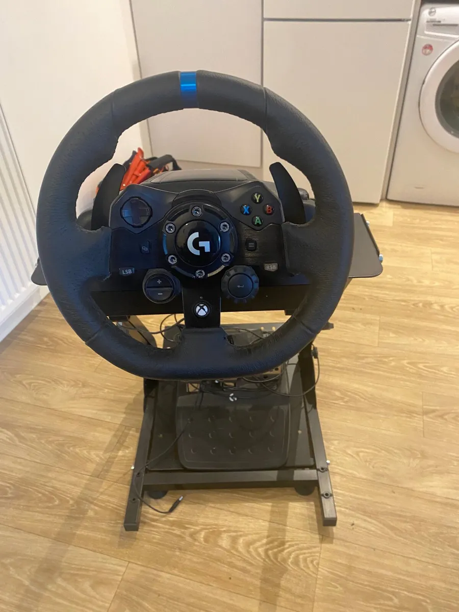 Logitech Xbox steering wheel - Image 1