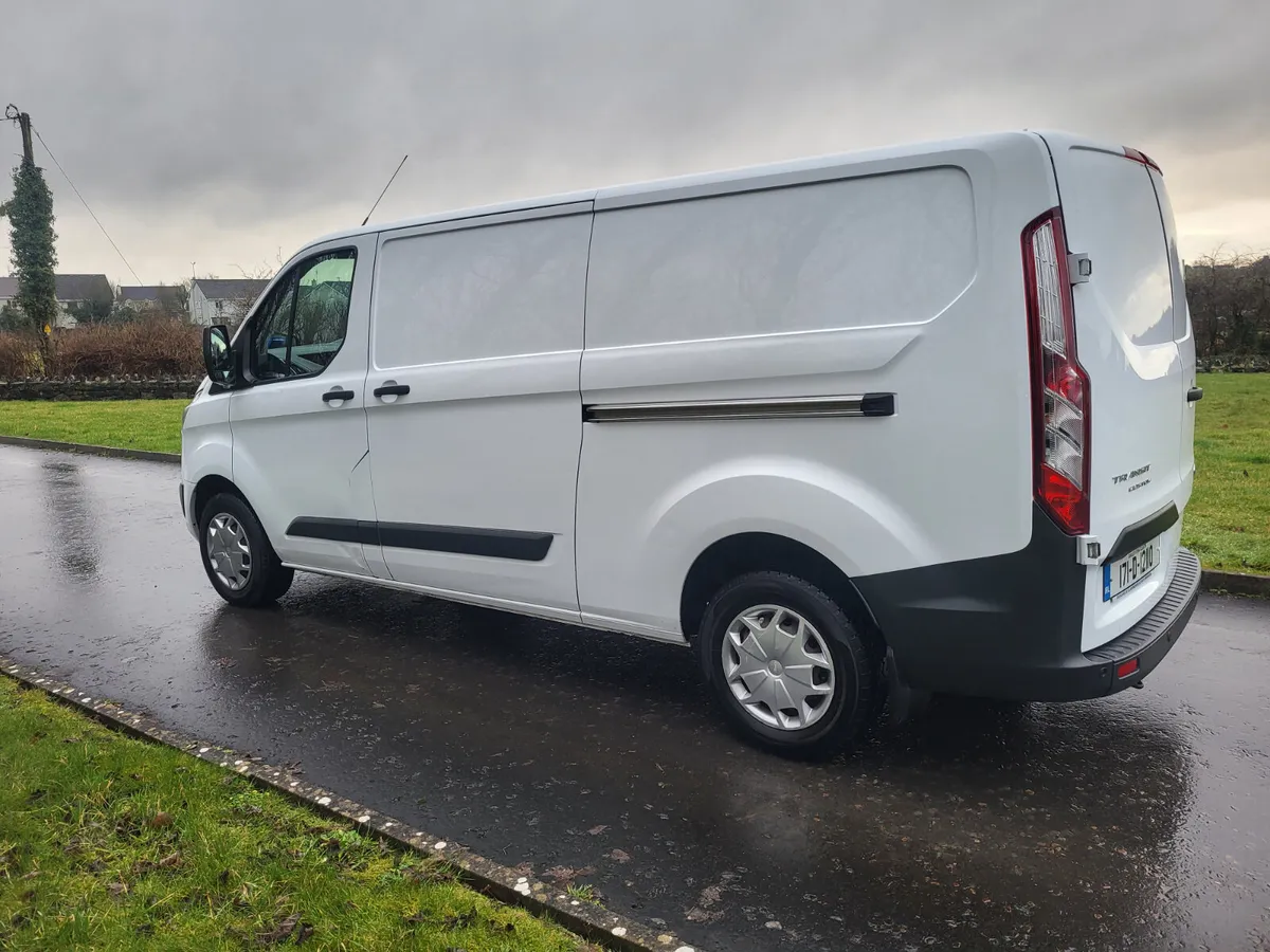 Ford Transit Custom L.W.B.   2017 - Image 4