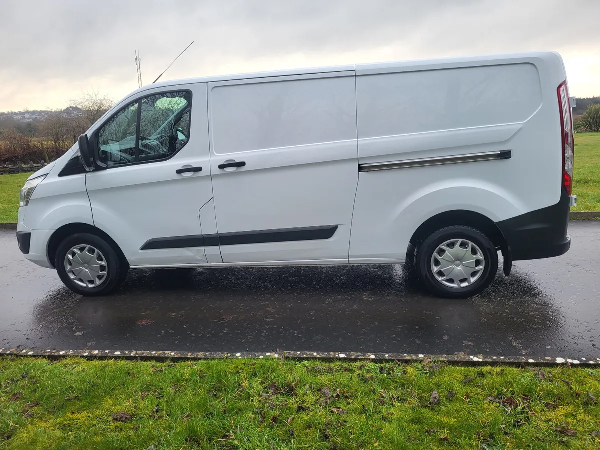 Ford Transit Custom L.W.B.   2017 - Image 3