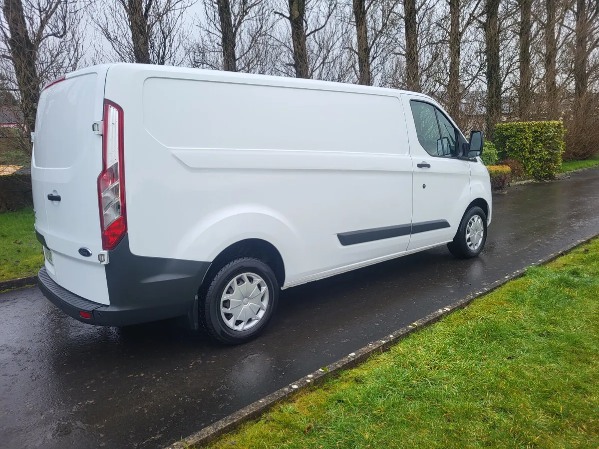 Ford Transit Custom L.W.B.   2017 - Image 2