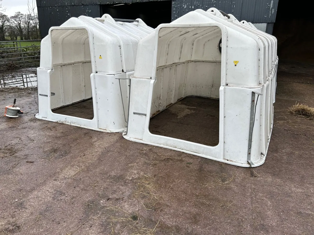 Calf hutch  7 in total, 5 with pens - Image 1