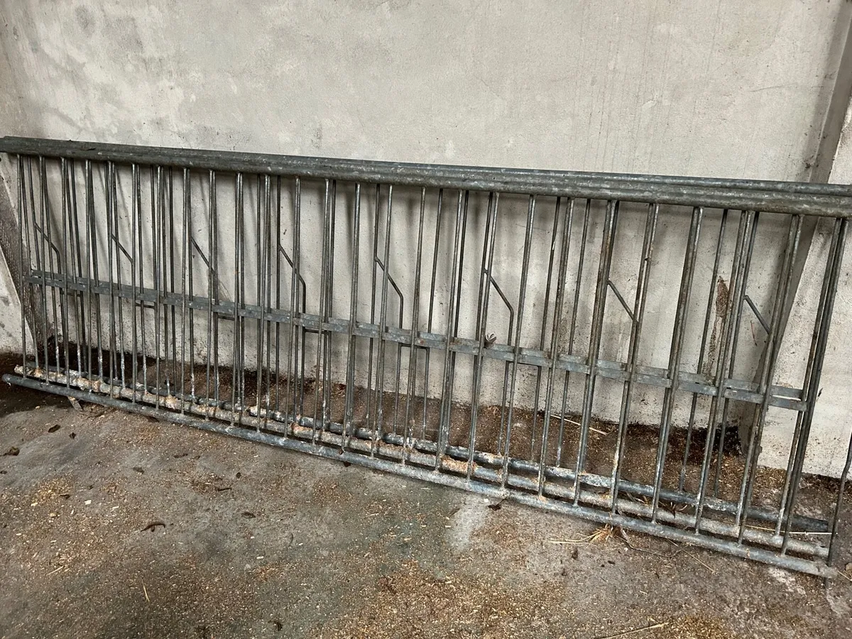 Calf hutch  7 in total, 5 with pens - Image 2