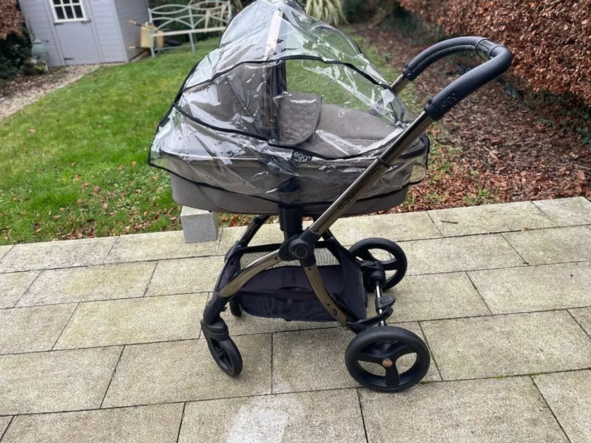 EGG 2 Stroller/Carrycot Bundle - Image 2