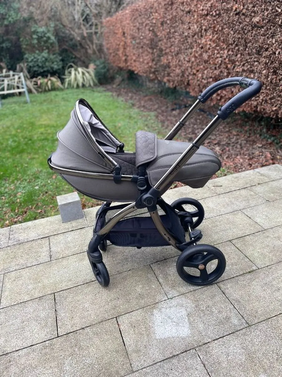 EGG 2 Stroller/Carrycot Bundle - Image 3