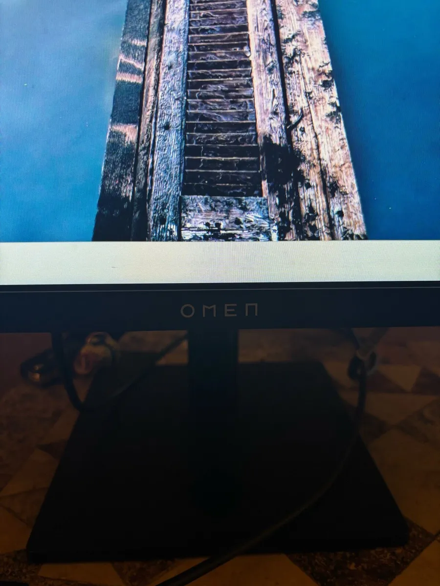 HP OMEN 24’ gaming monitor - Image 2