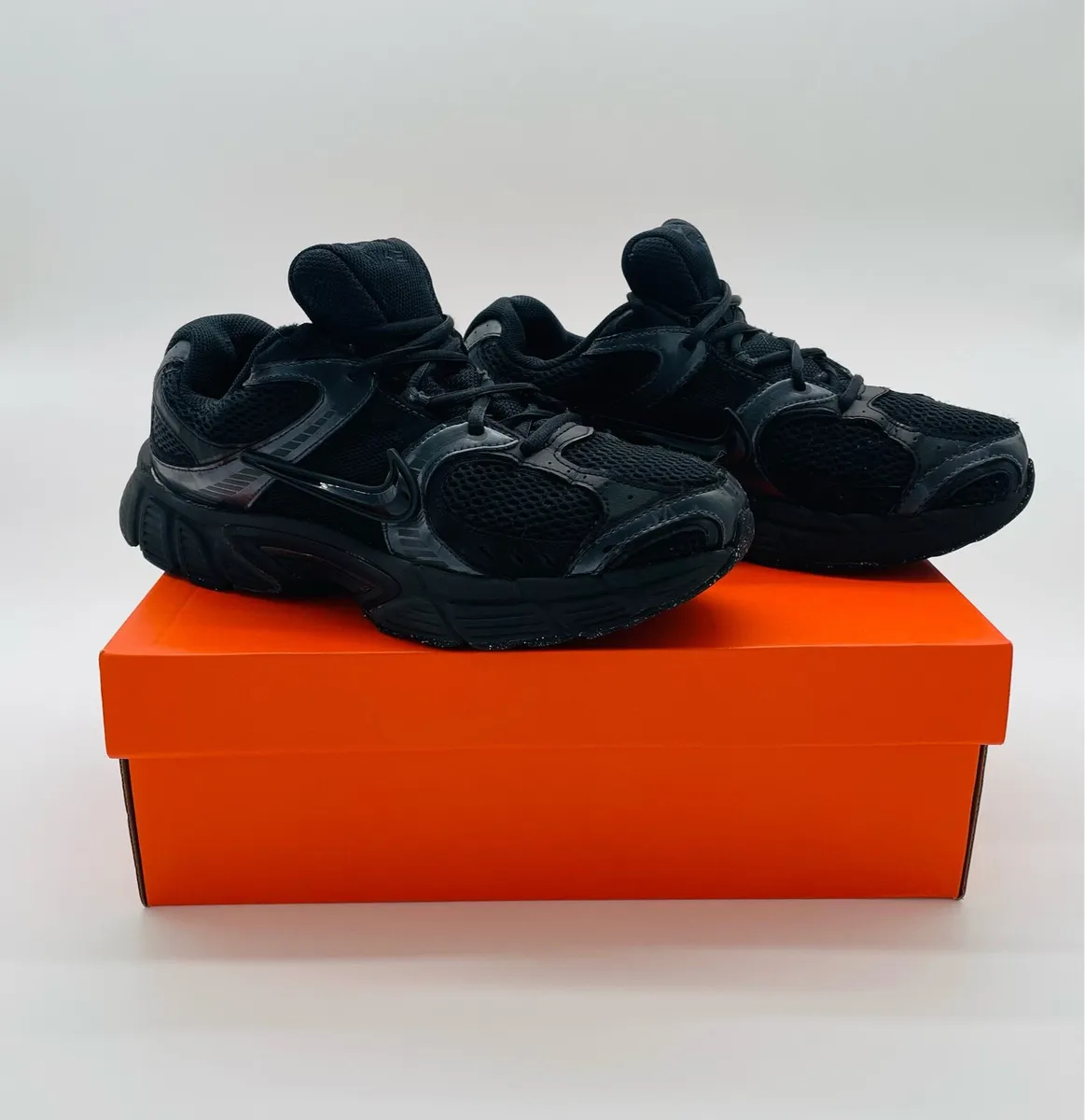 Nike V5 Rnr Shoes  Uk 9 - Image 1