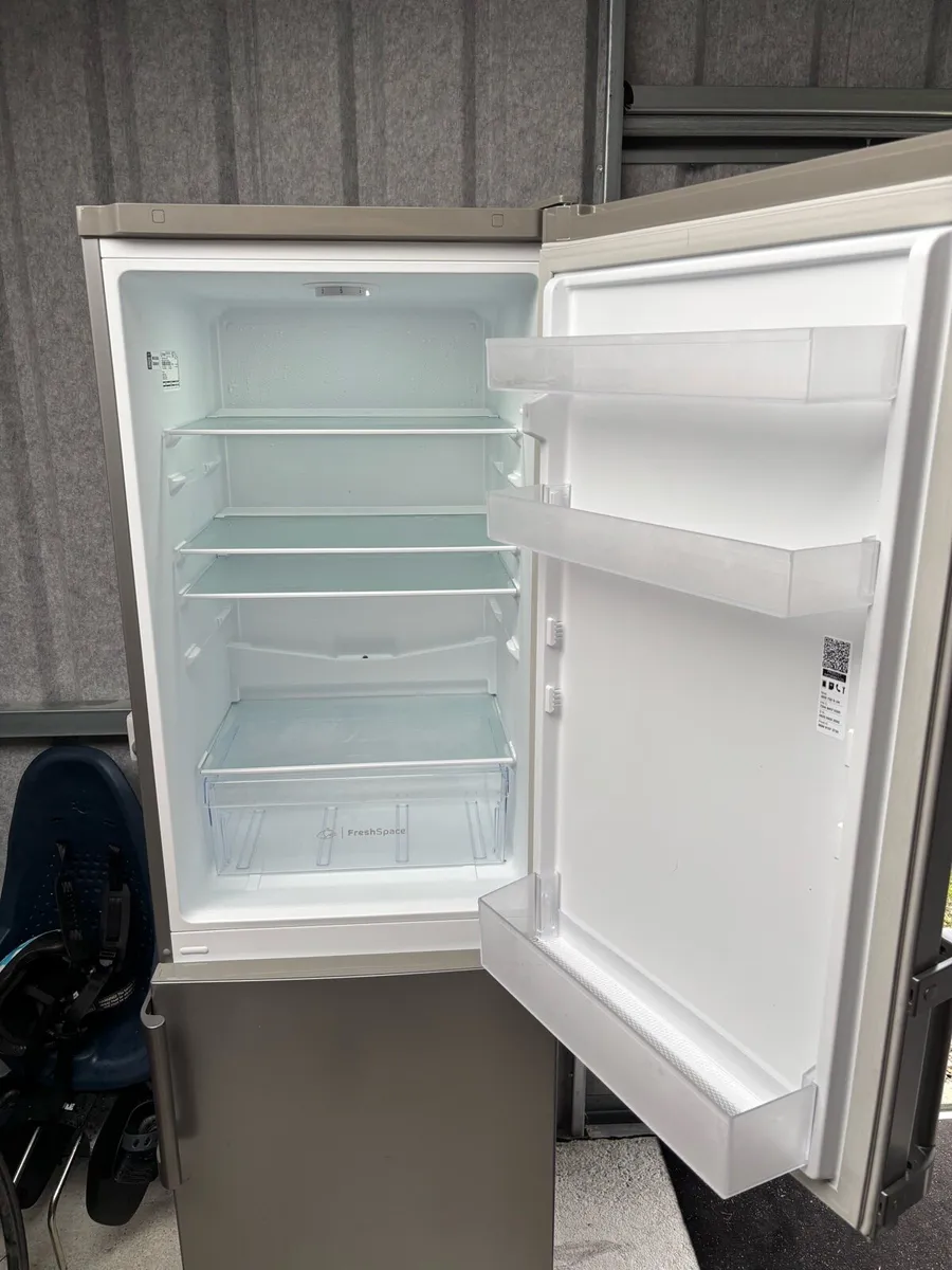 Indesit fridge freezer 50/50 - Image 3