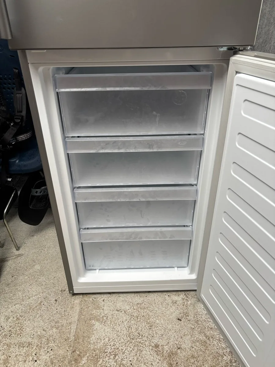 Indesit fridge freezer 50/50 - Image 4