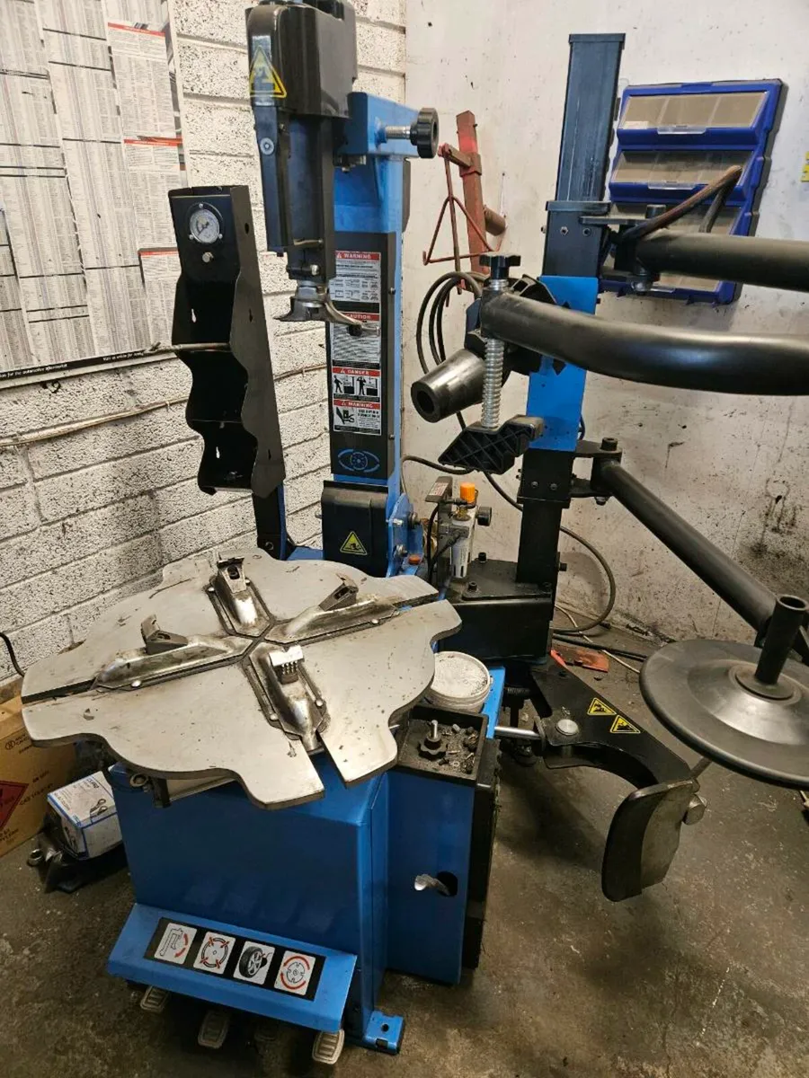 Garage Equipment - Image 3