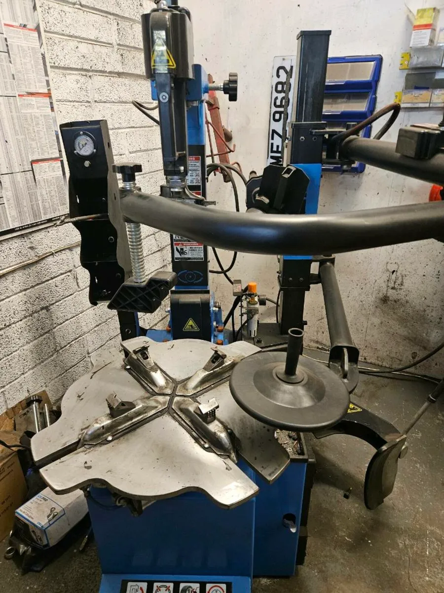 Garage Equipment - Image 4