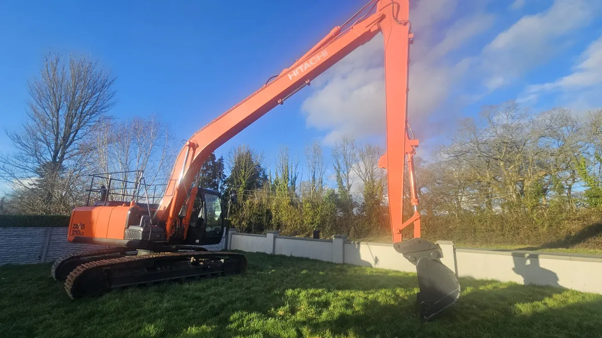 Long Reach for hire 16m