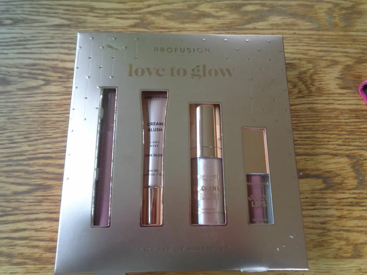 Profusion Love to Glow Beauty Set for Sale - Image 1
