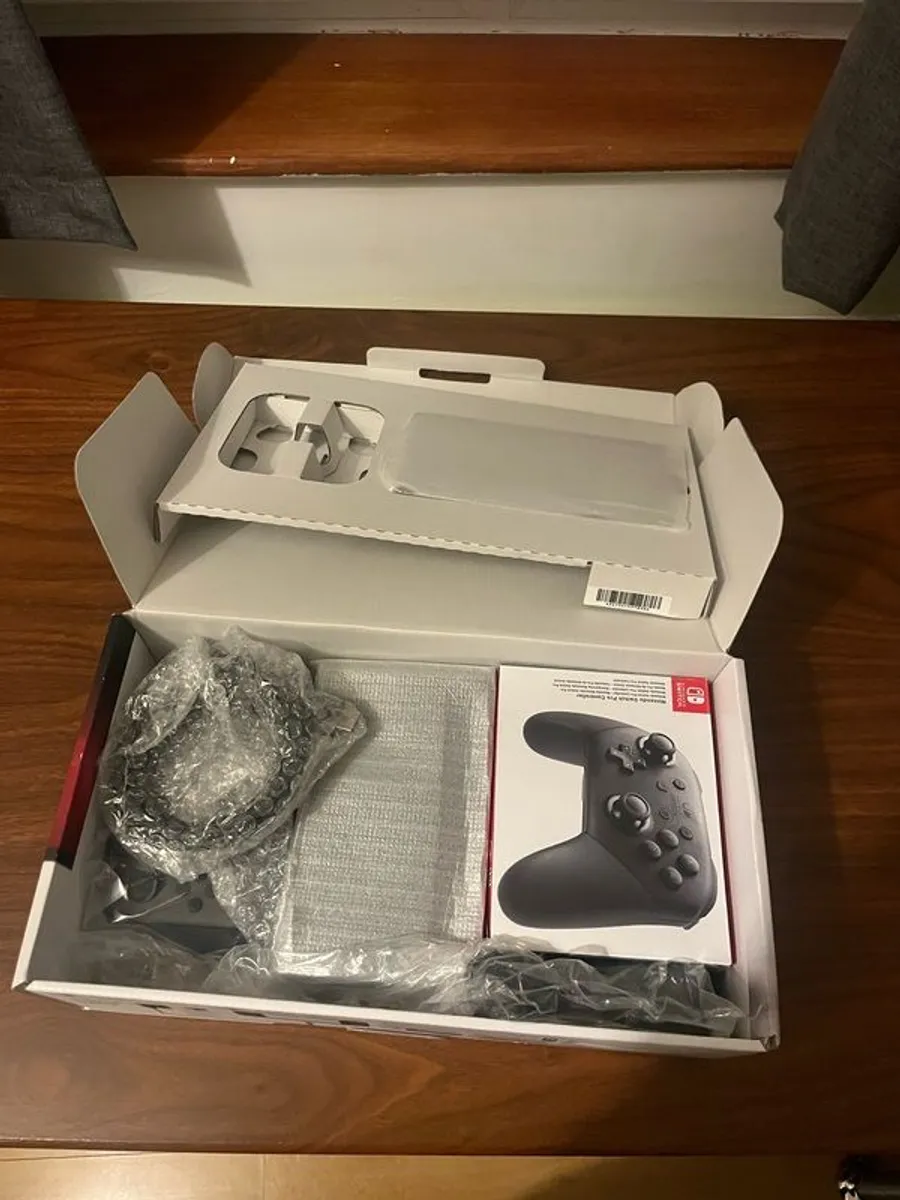 Nintendo Switch bundle - Image 2