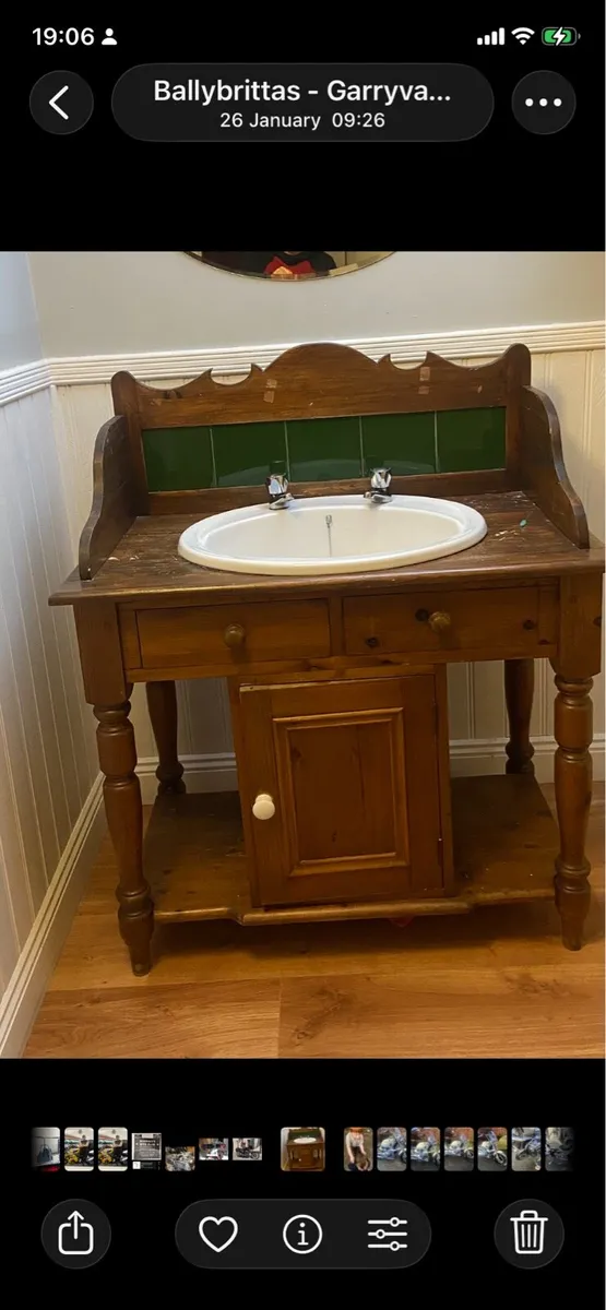 Antique style pine washstand