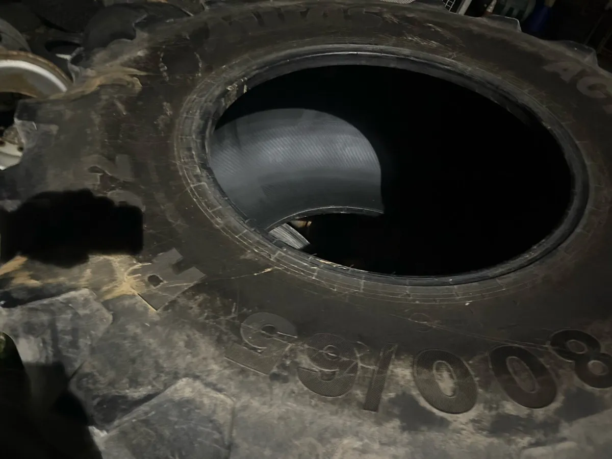 800/65R32 (30.5R32) Tyres - Image 4