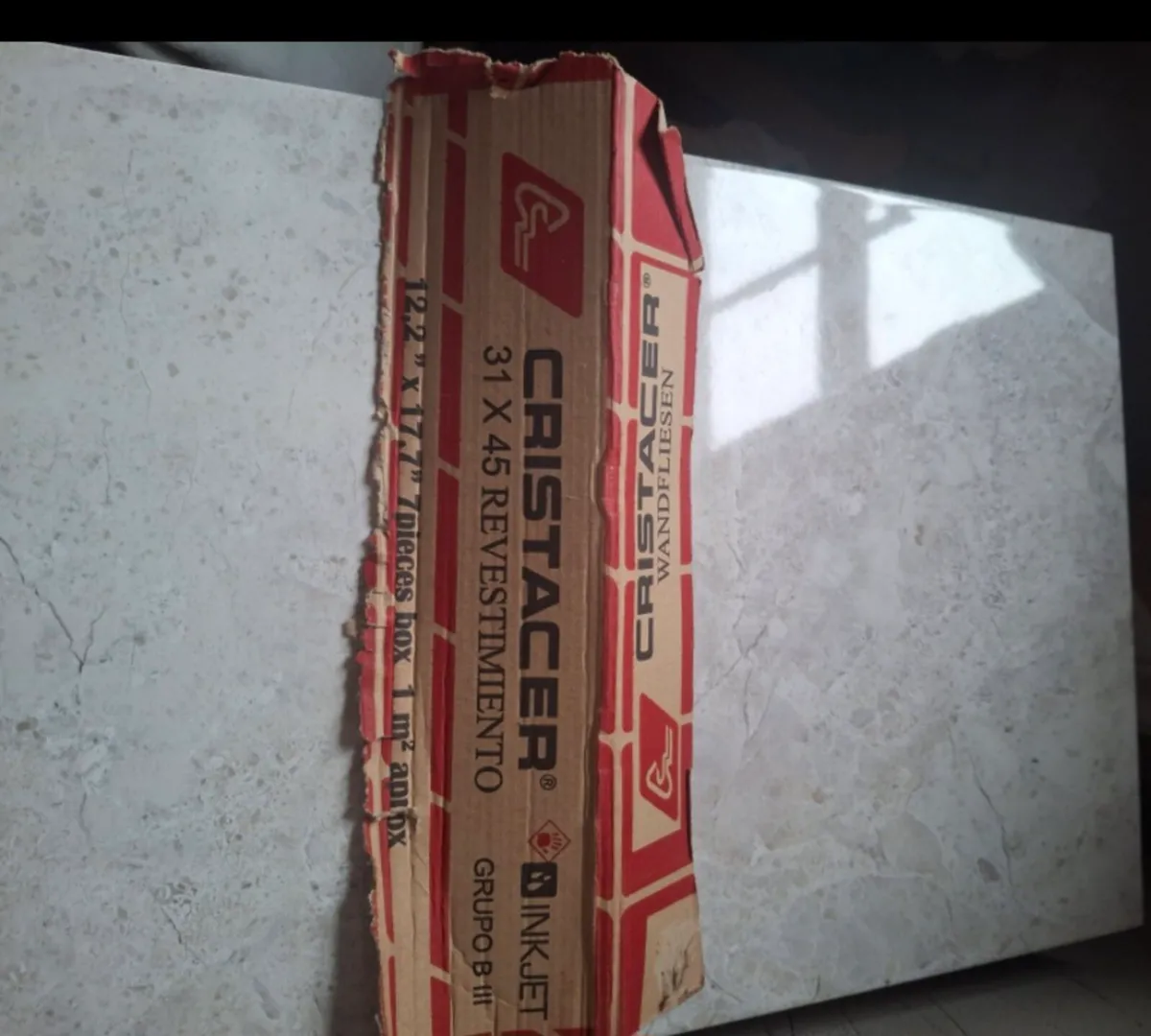 8 boxes of tiles - Image 1