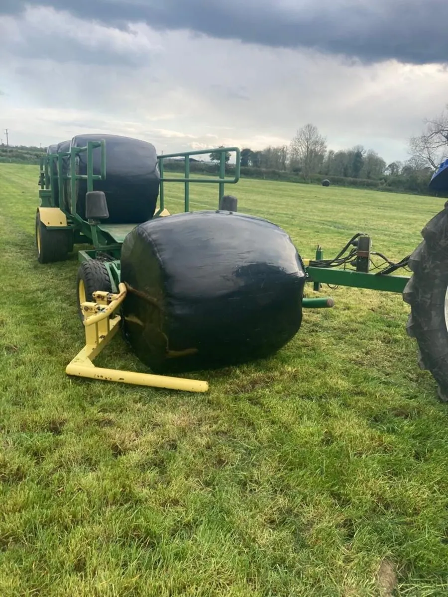 Bale carrier - Image 1