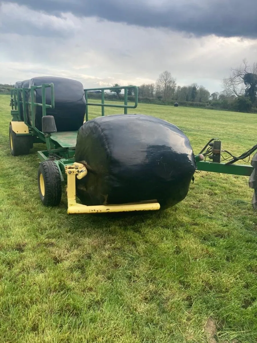 Bale carrier - Image 2