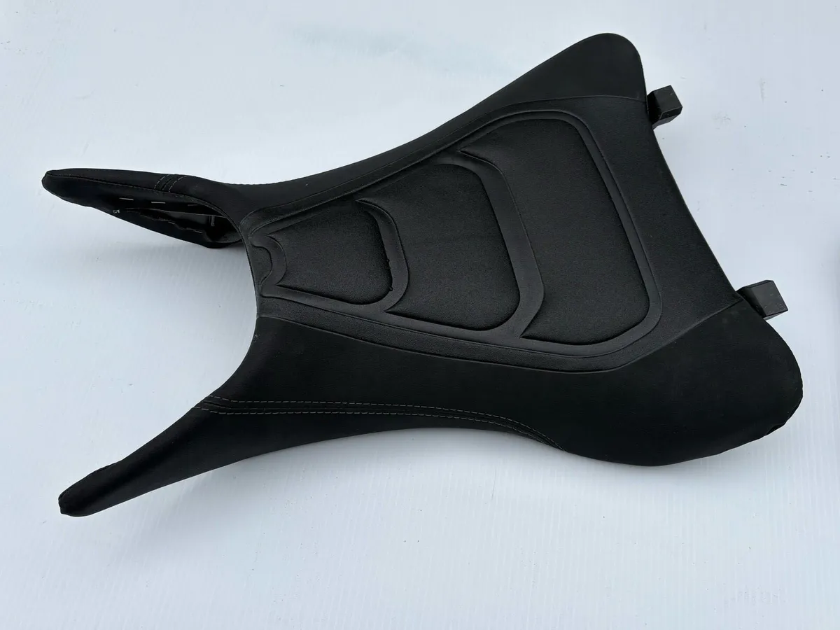 MT09 Comfort Seats - Image 2