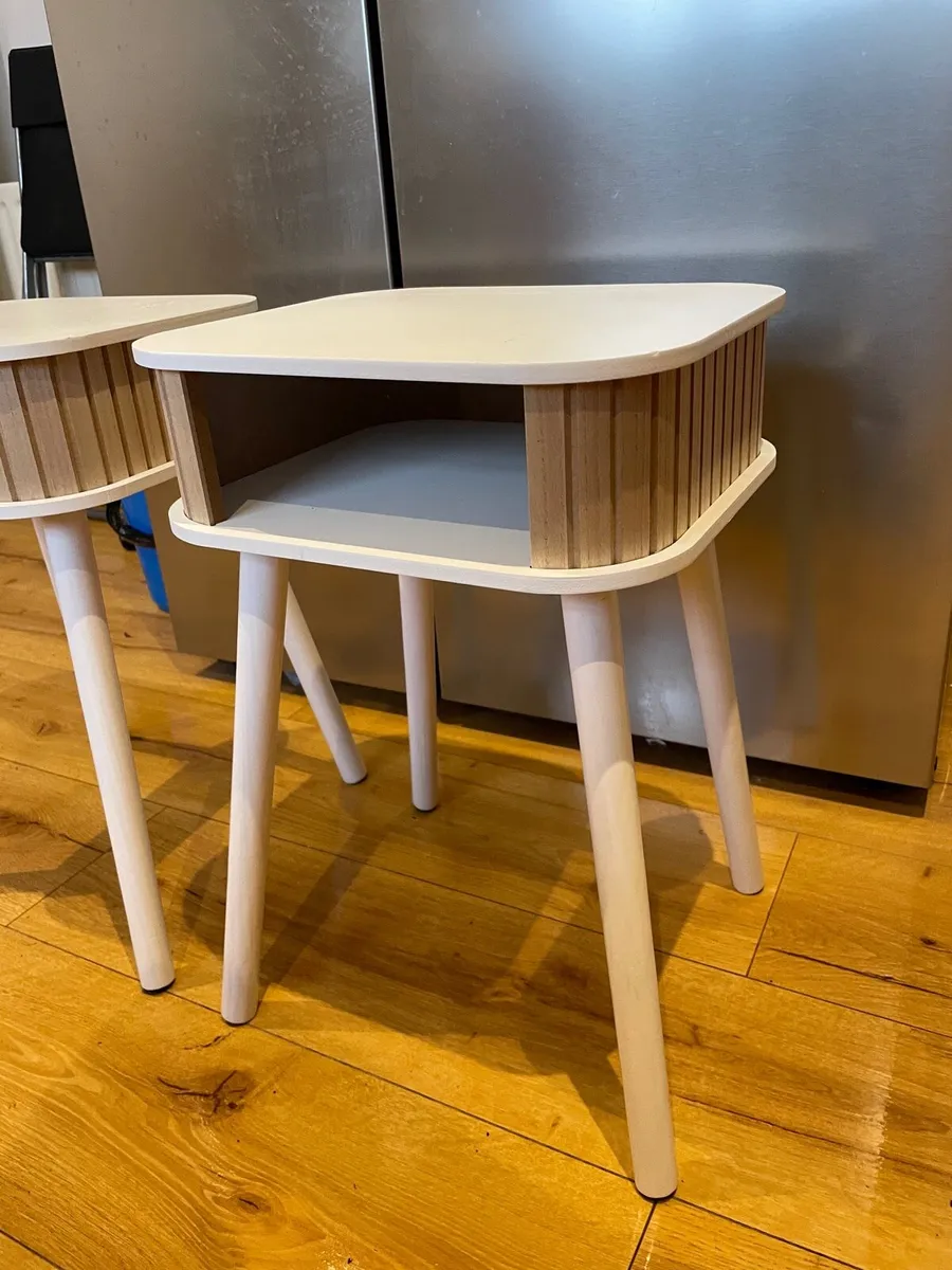 2 matching bedside tables / lockers - Image 3