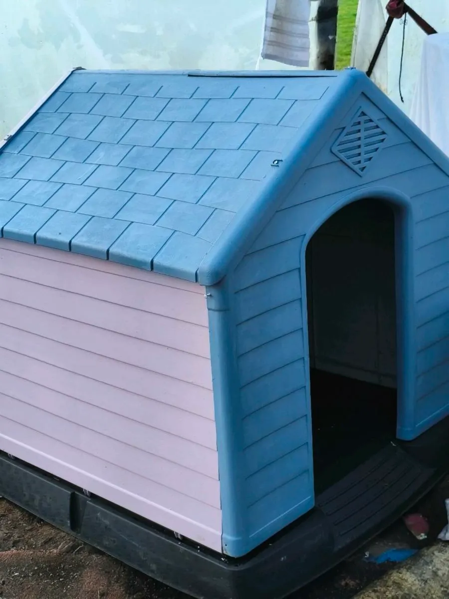 Beautiful like new pvc dog house - Image 3