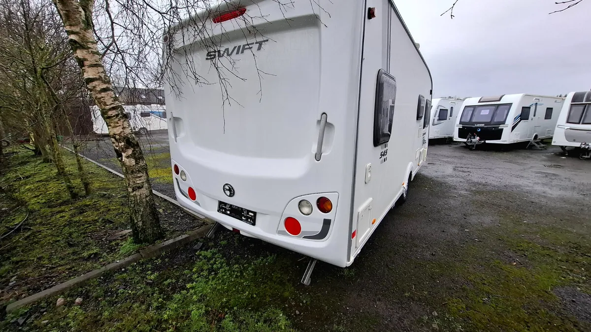 Srift Charisma Fixed Bed Caravan - Image 4