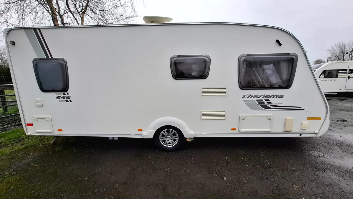 Srift Charisma Fixed Bed Caravan - Image 3