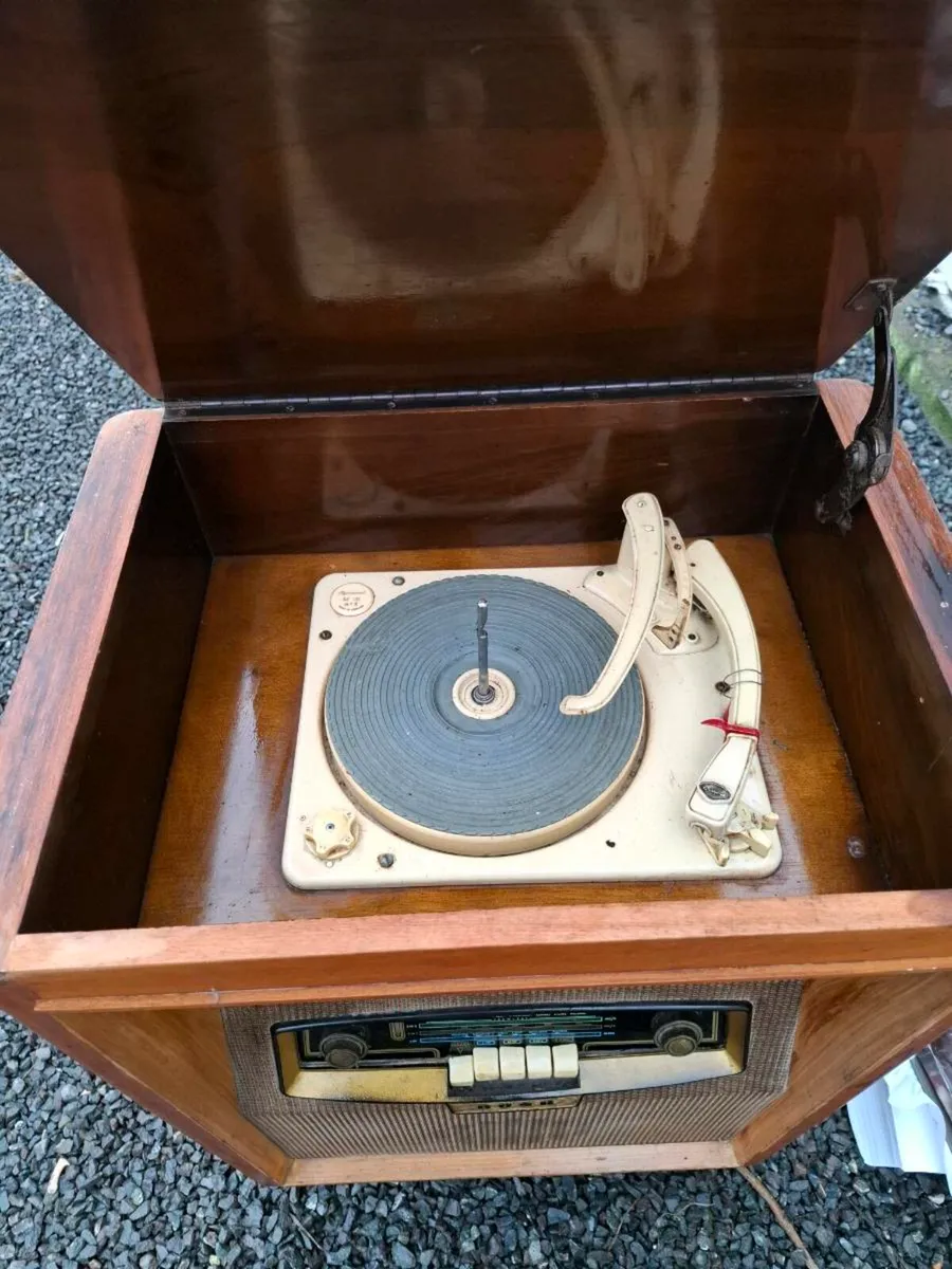 Vintage Radiogram/Oak Dresser/Filing Cabinet - Image 3