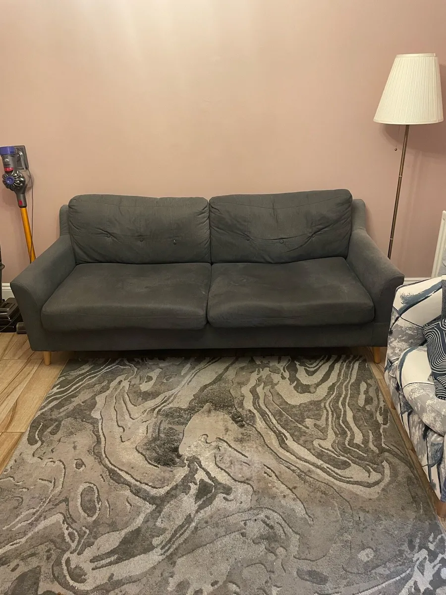 Couch free to take away - Image 1