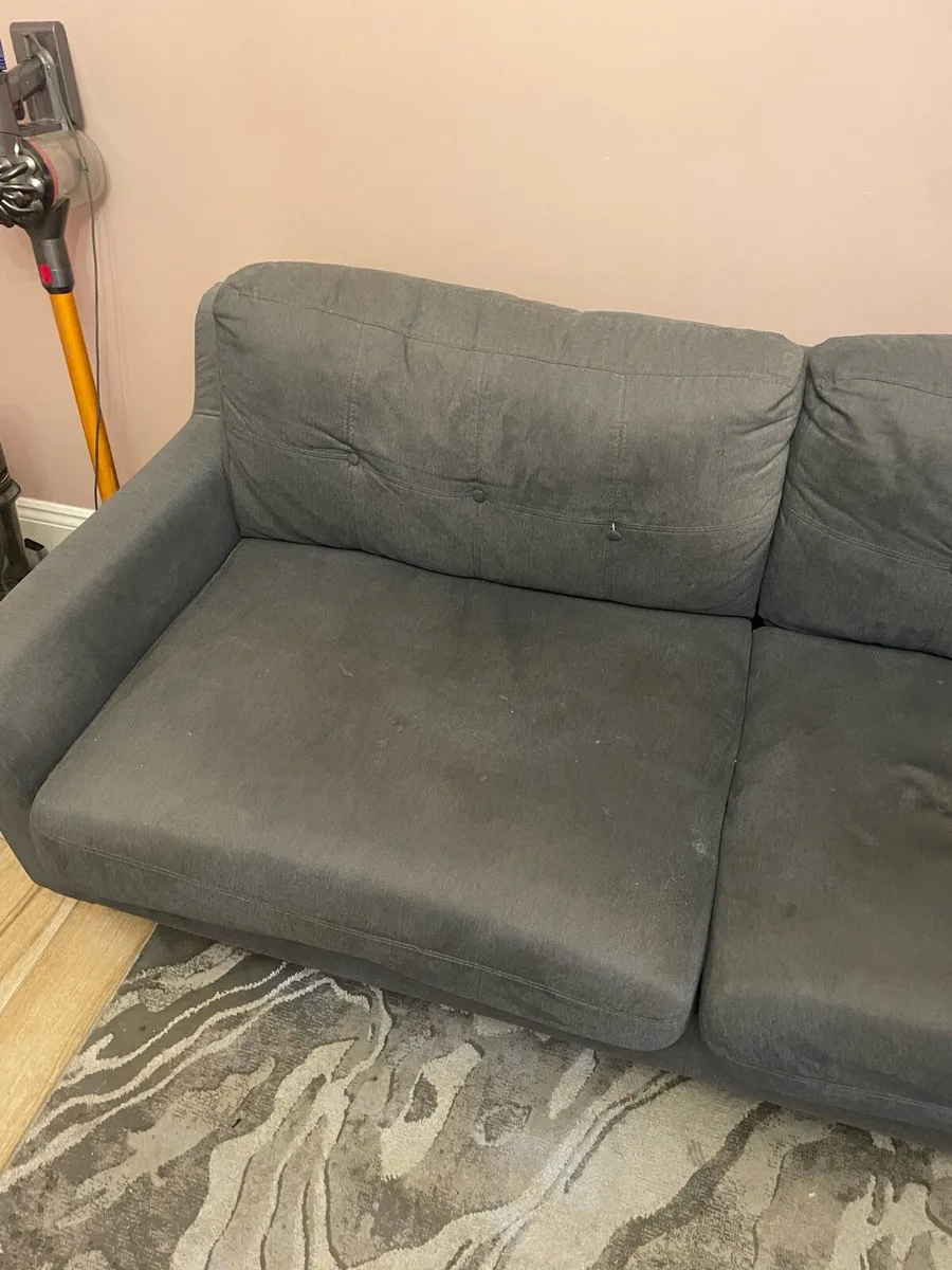 Couch free to take away - Image 3