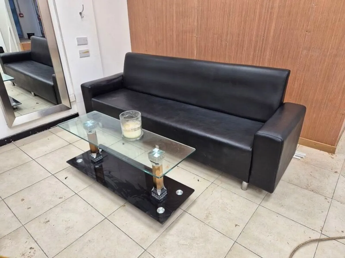 Salon couch and table and mirrors - Image 2