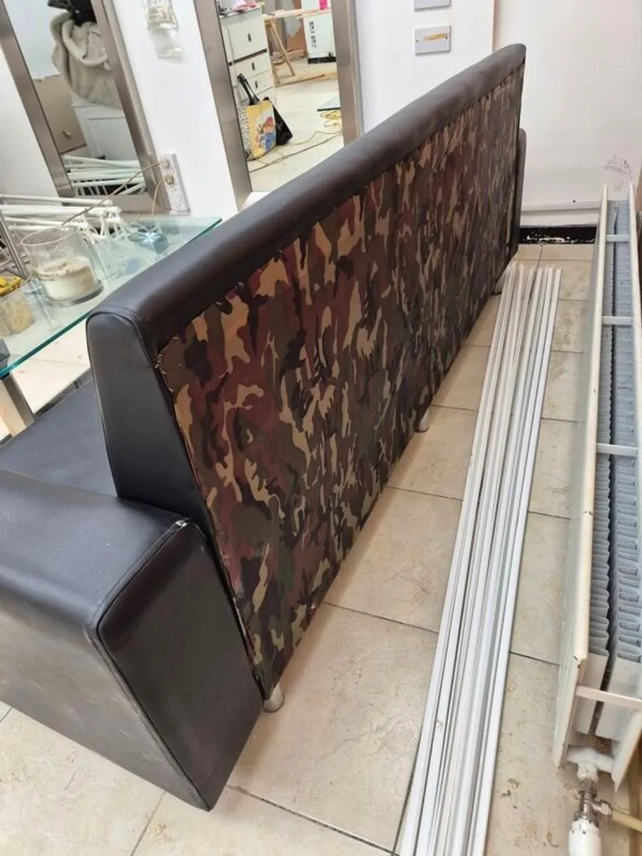 Salon couch and table and mirrors - Image 3