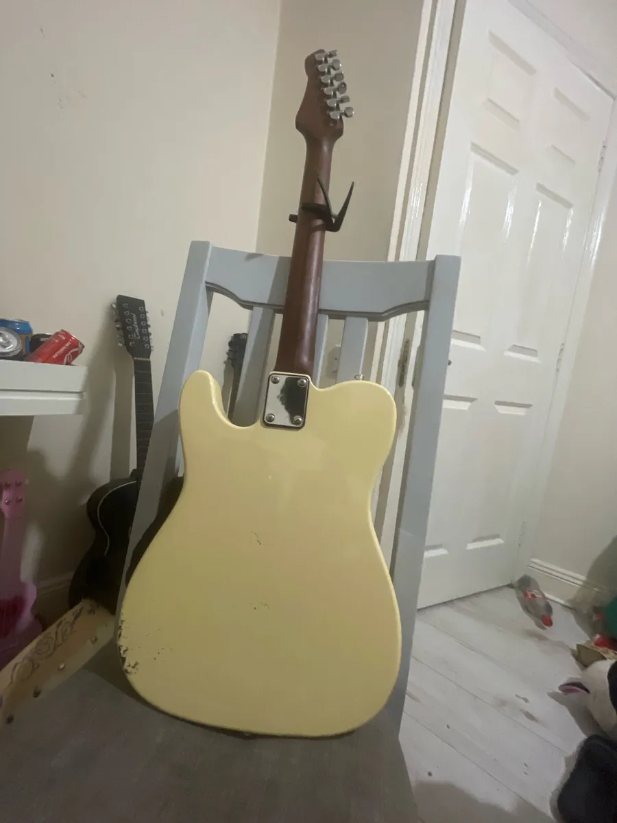 Electric guitar - Image 2