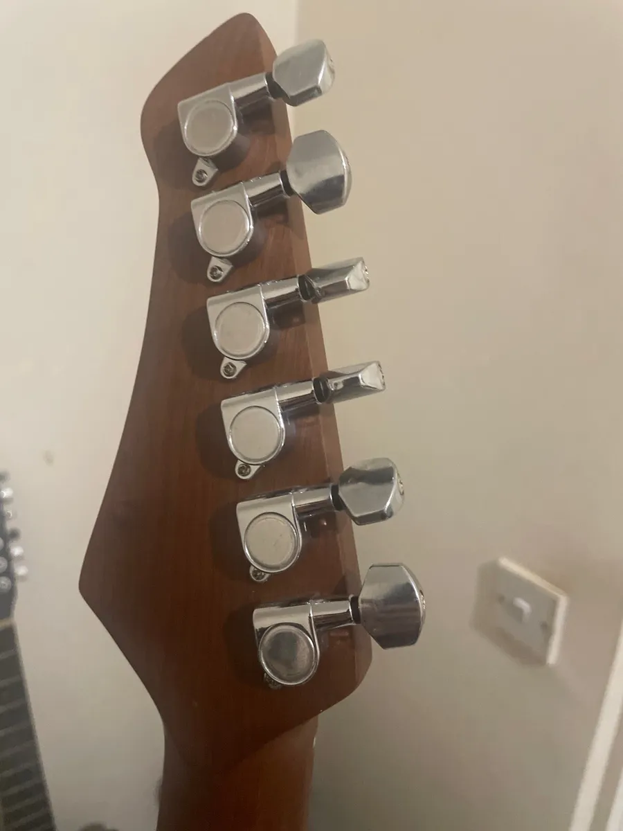 Electric guitar - Image 4