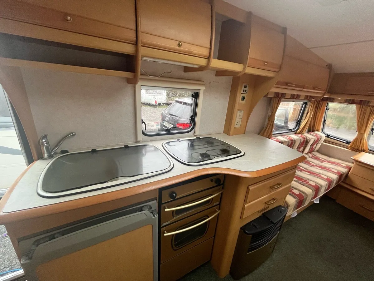 Caravan parts and windows - Image 3