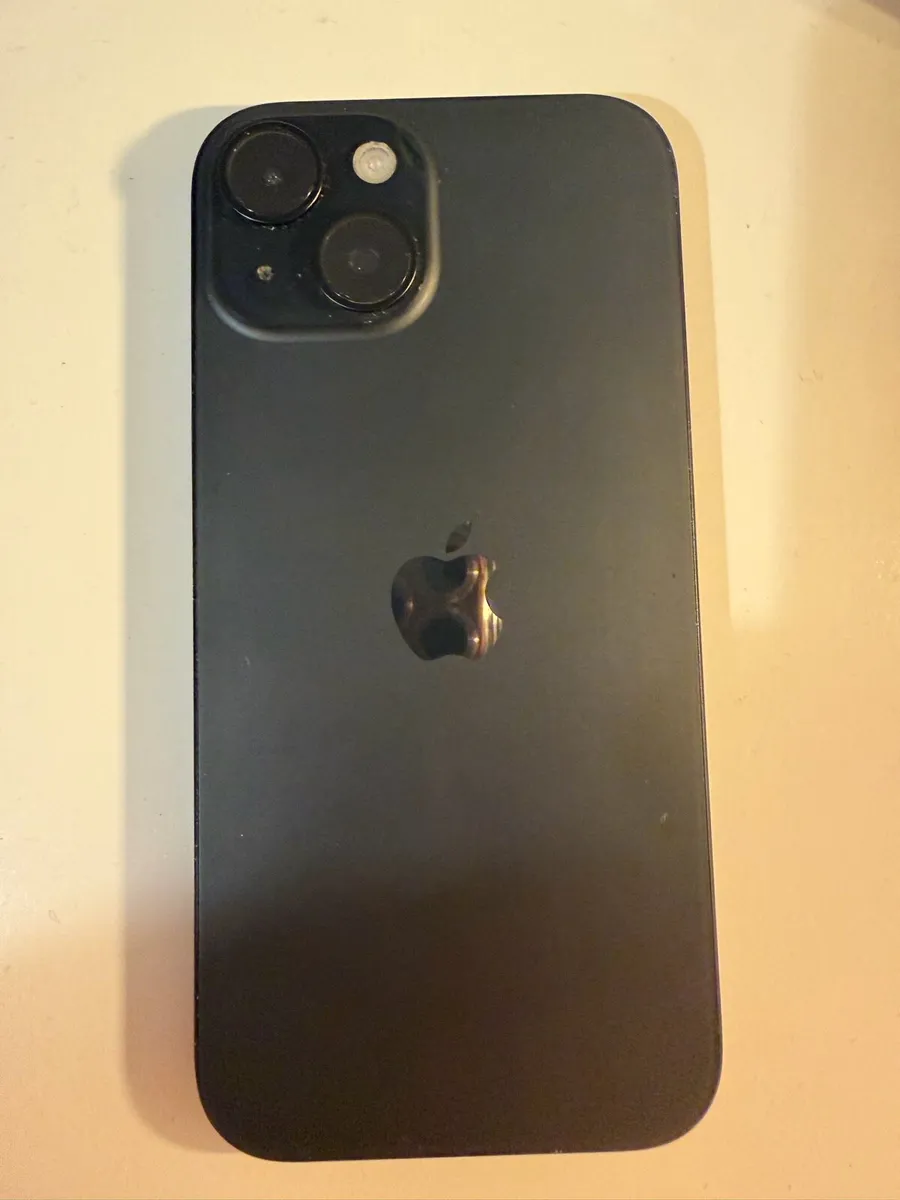 iPhone 15 - Image 1