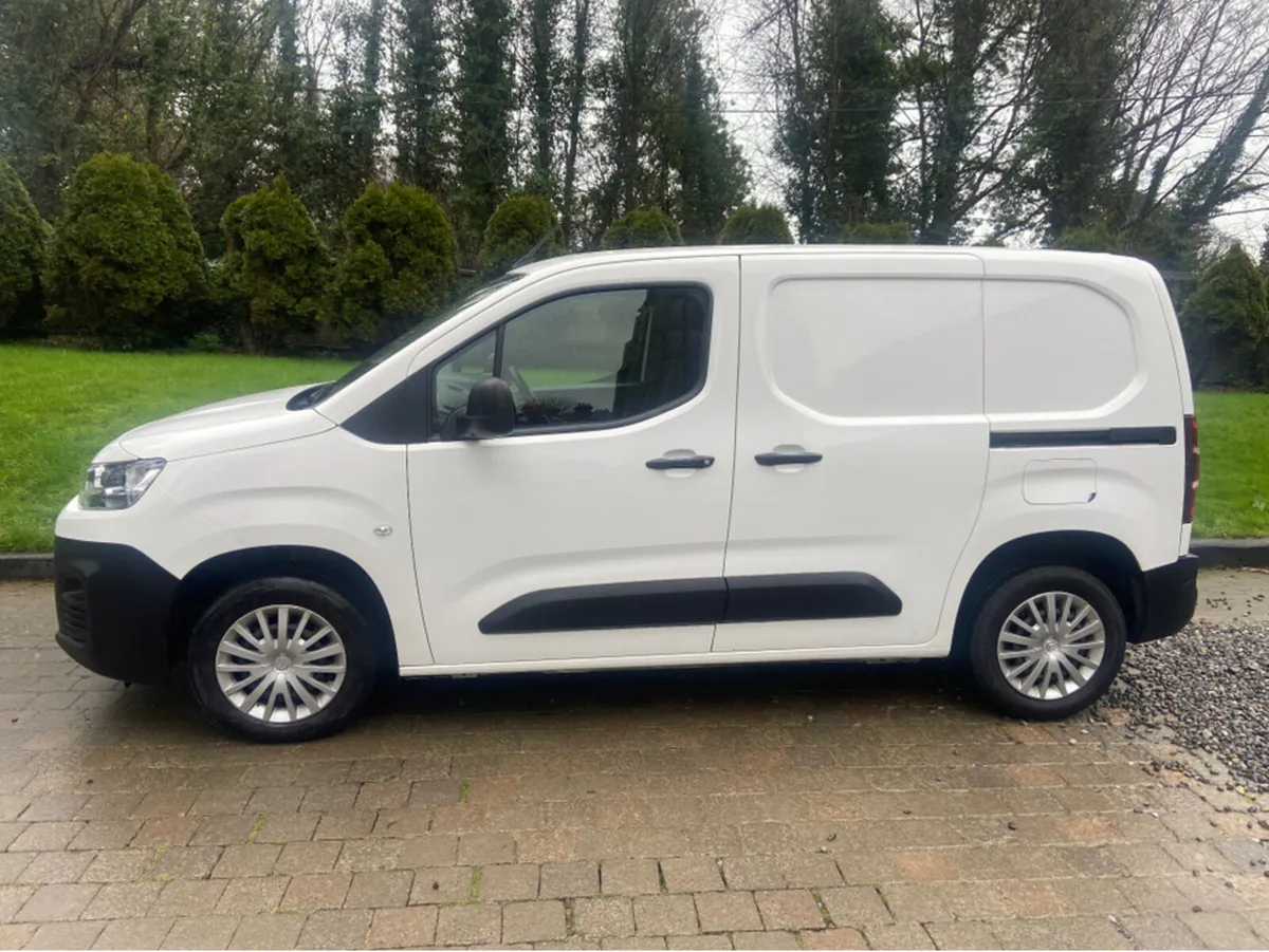 Citroen Berlingo LX 1.5 BLUEHDI 75 S&S 650KG //**€ - Image 2
