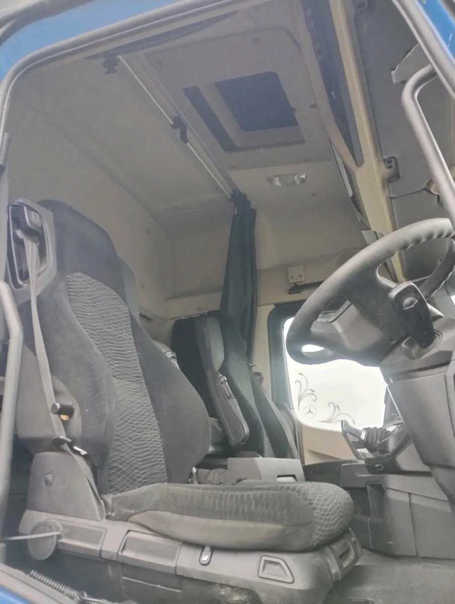 Mercedes Actros - Image 4