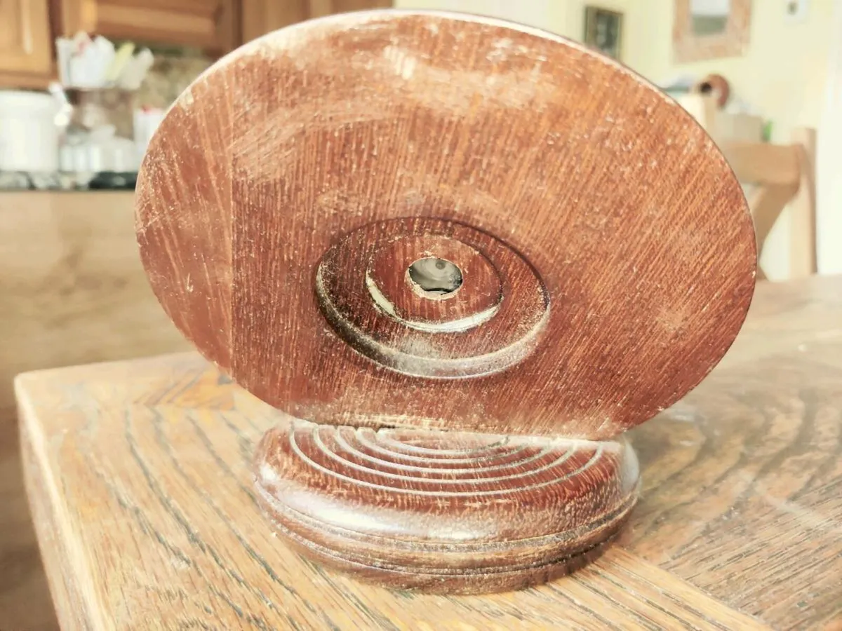 VINTAGE MAHOGANY GOLF STYLE, 5"Tall Mantle Clock ! - Image 2